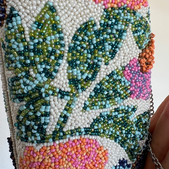 Multi-beaded clutch - Picture 10 of 16